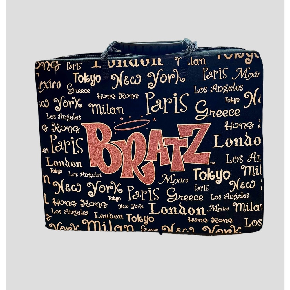 Bratz Dolls World Tour Travel Case With Accessory Storage Dividers